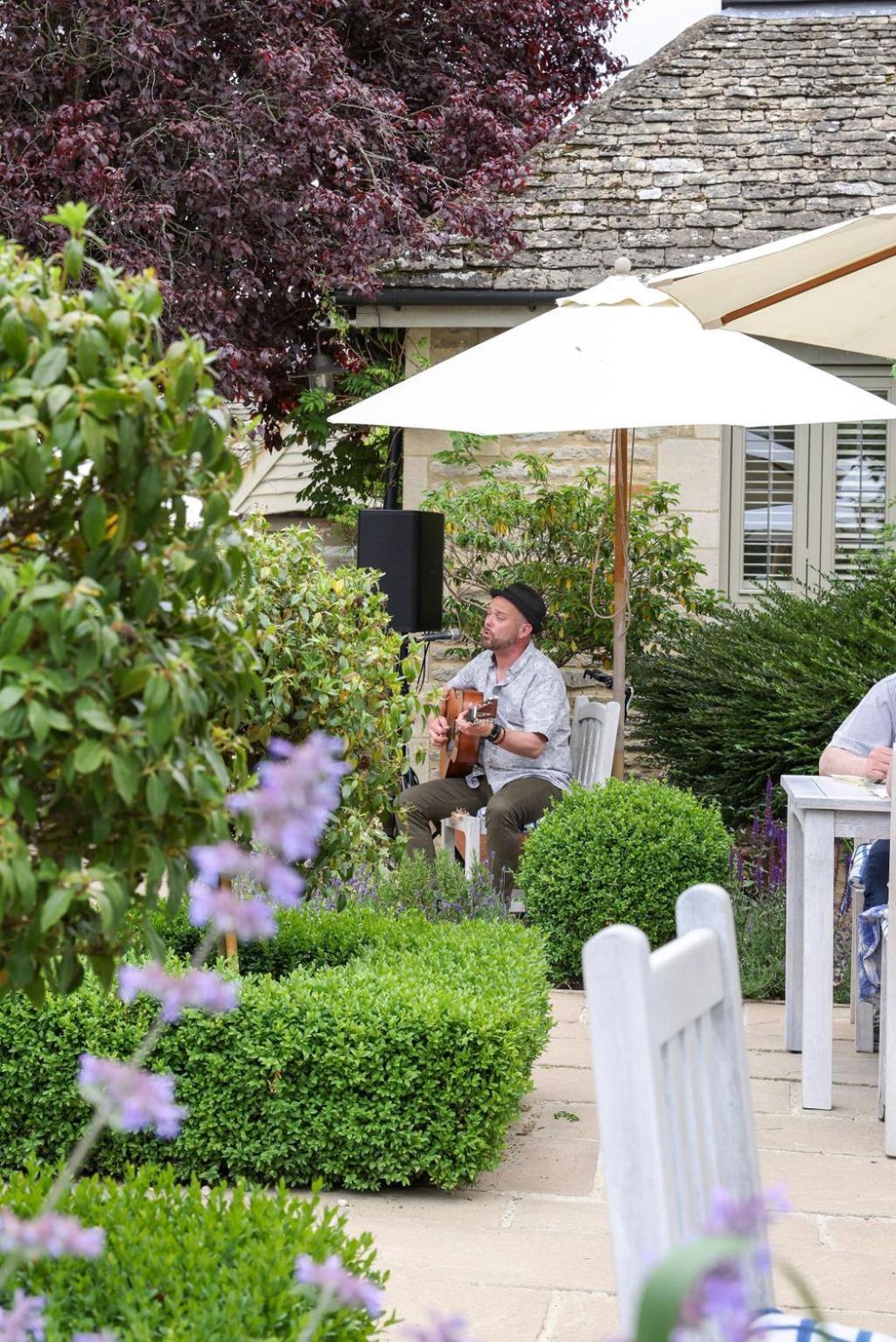 The Three Horseshoes Asthall Exterior foto